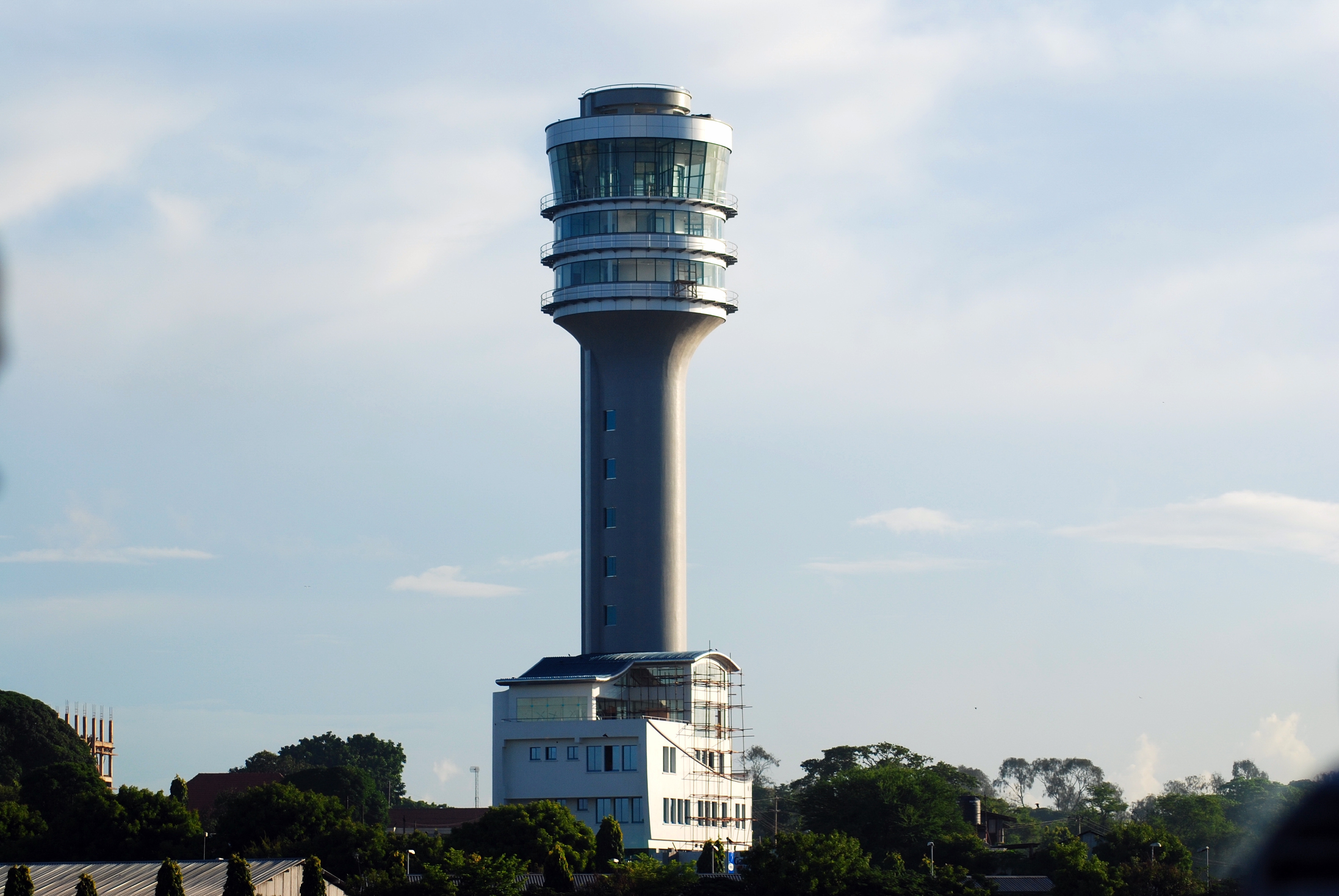 Dar_es_Salaam_Port_Lighthouse.JPG
