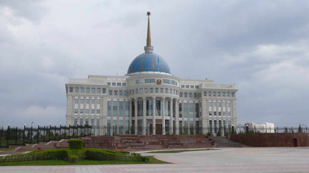 Ak_Orda_Presidential_Palace.jpg