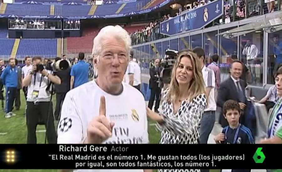 CjfNzsEWEAAkR2Q.jpg:large