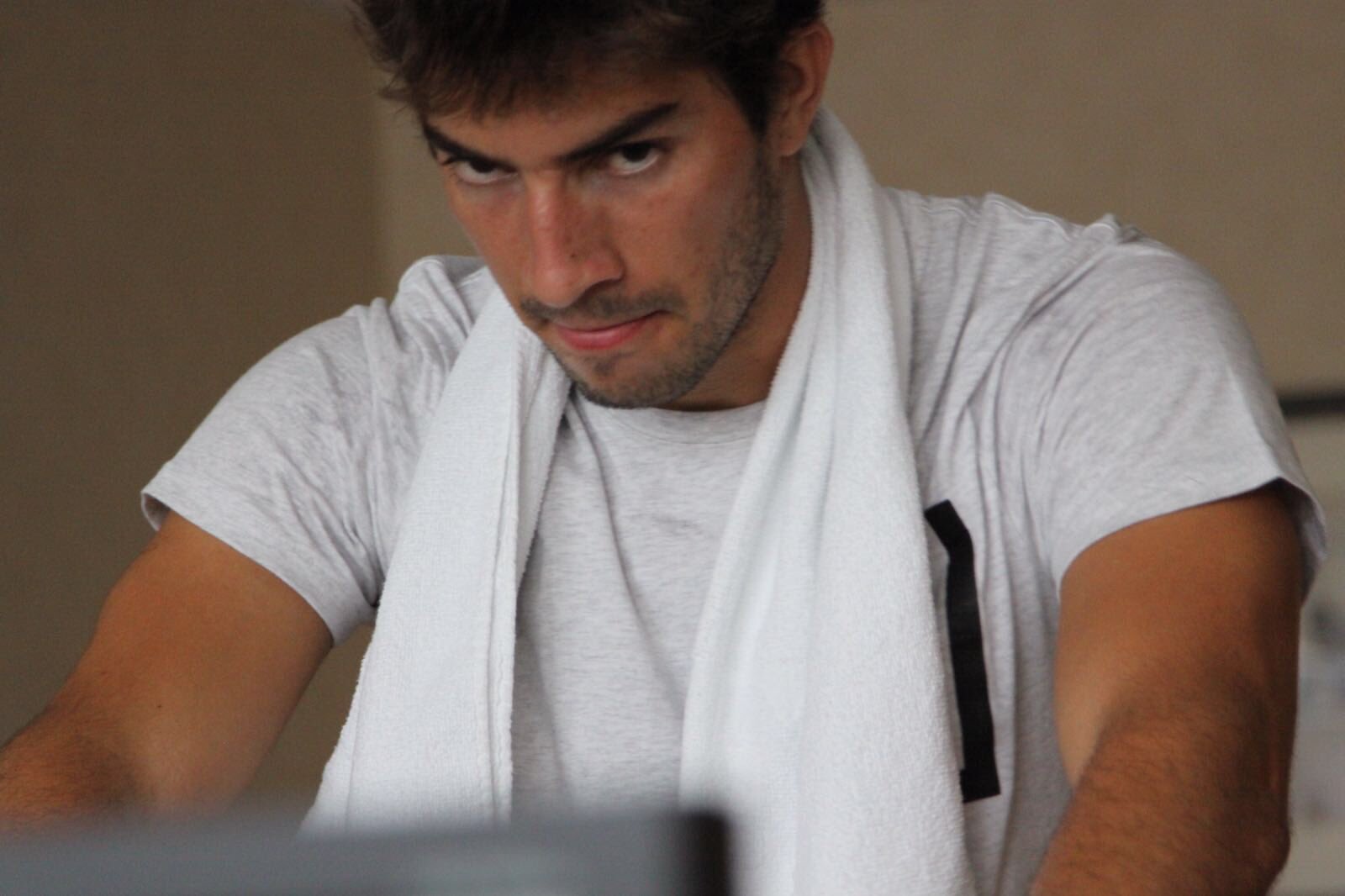 Csu4UZLWgAAl-VA.jpg:large