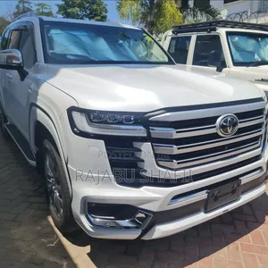 Toyota Land Cruiser 2024 White