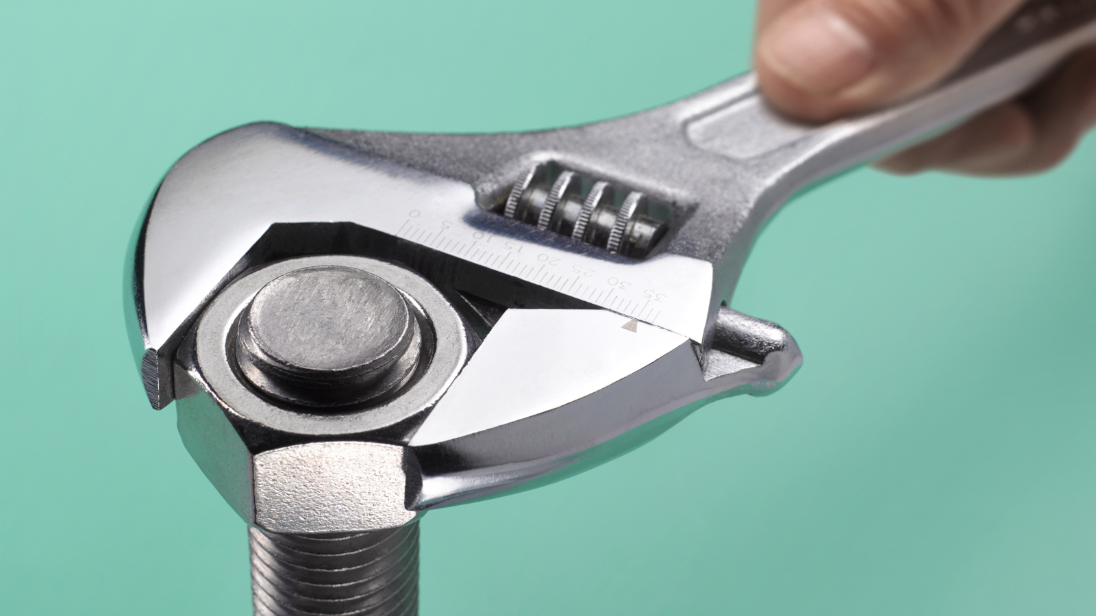 How-to-use-an-adjustable-wrench.jpg