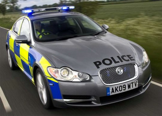 policyjny-jaguar-xf.jpg