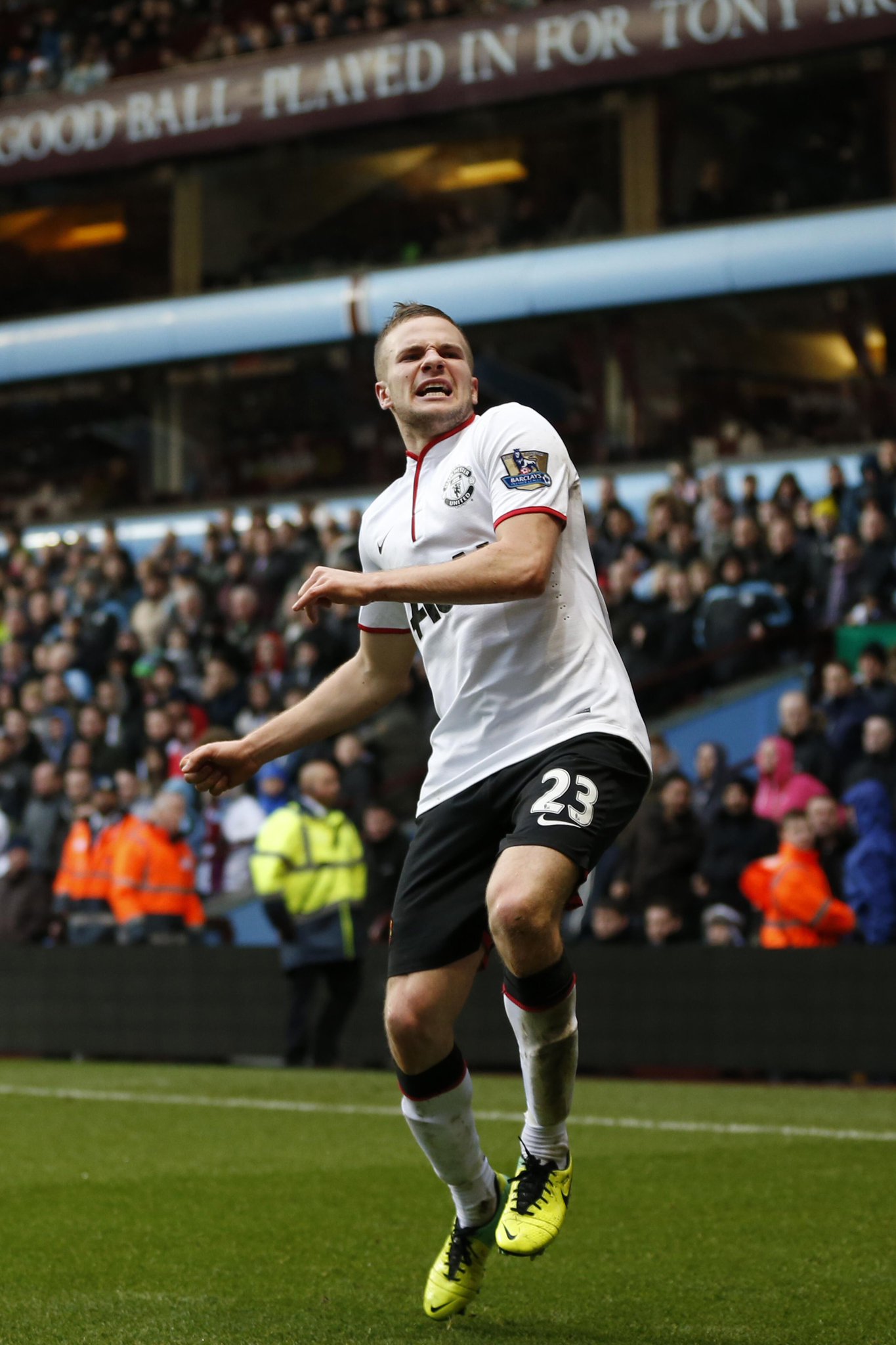 BbiLrXrCIAAGdg_.jpg:large