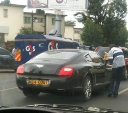 Kenya Car Bazaar™🇰🇪 on Twitter: "#NairobiCars: Caught in Traffic being  hustled to buy stuff in the #NairobiTraffic http://t.co/u7CHTkKbL3" /  Twitter