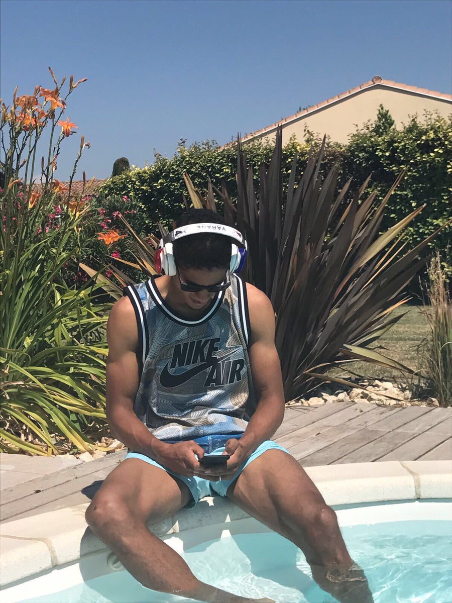 DCxd7mMXoAAGCBl.jpg