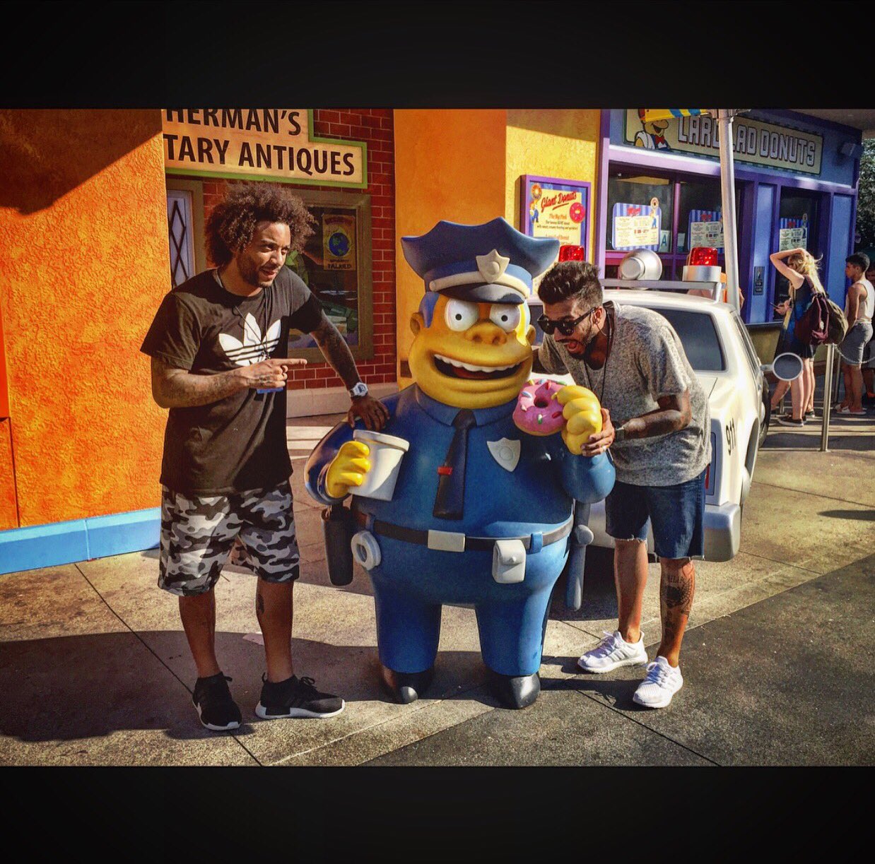 CmVz8jsUcAIIVj-.jpg:large