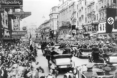 hitler-enters-vienna.jpg