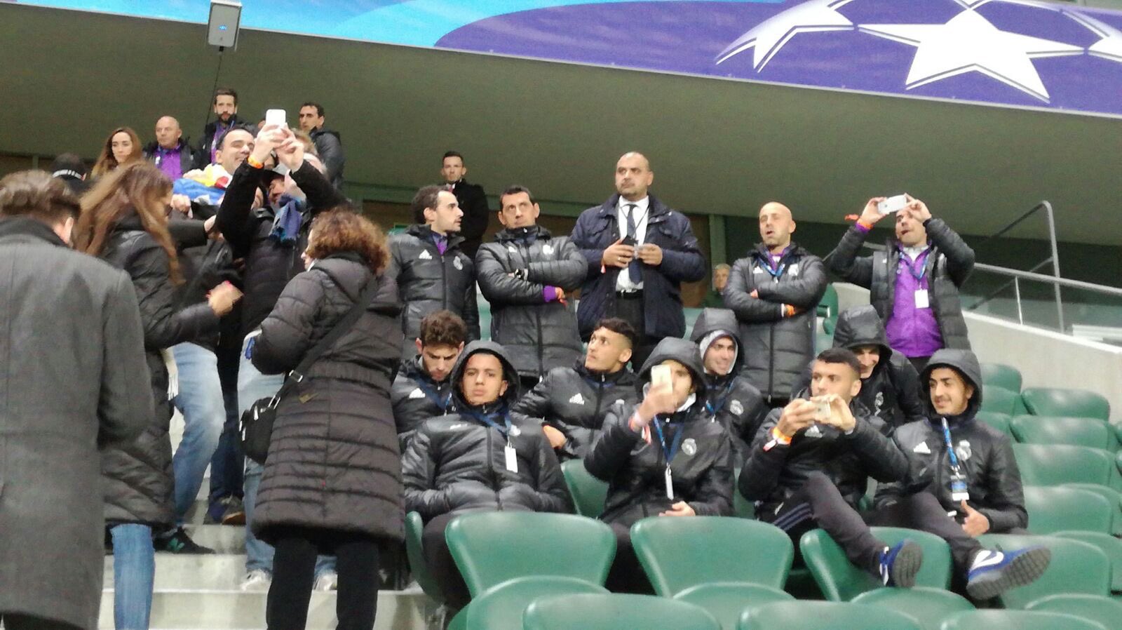 CwSC8FzWAAA1bR_.jpg:large