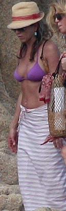 jenniferanistonwithturkishtowel_129_412.jpg