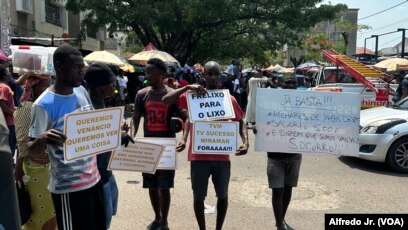 Maandamano mjini Maputo: Siku ya tatu ya maombolezo ya haki katika uchaguzi na dhidi ya uhaba wa maisha. Soko la Nyota Nyekundu. Msumbiji, Novemba 22, 2024