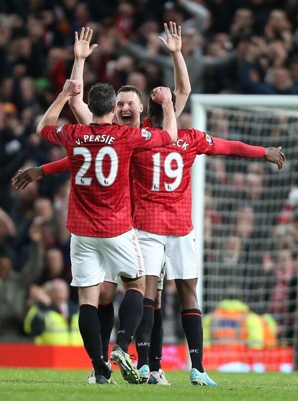 BIfJHFkCQAATqla.jpg:large