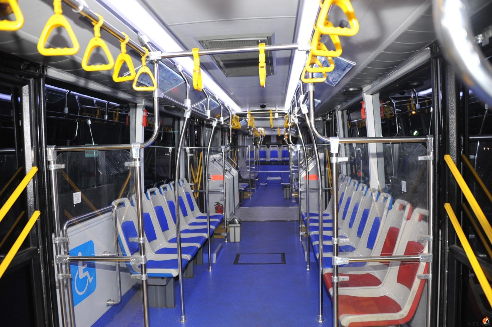 Interior-Transjakarta.jpg