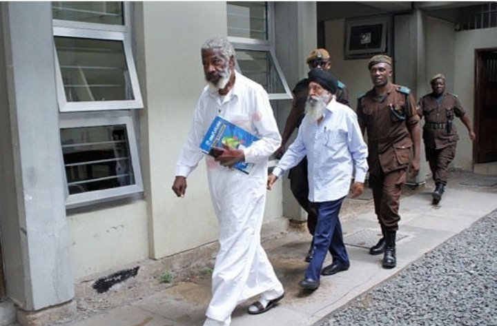 DhbdKo5WAAEVzit.jpg:large