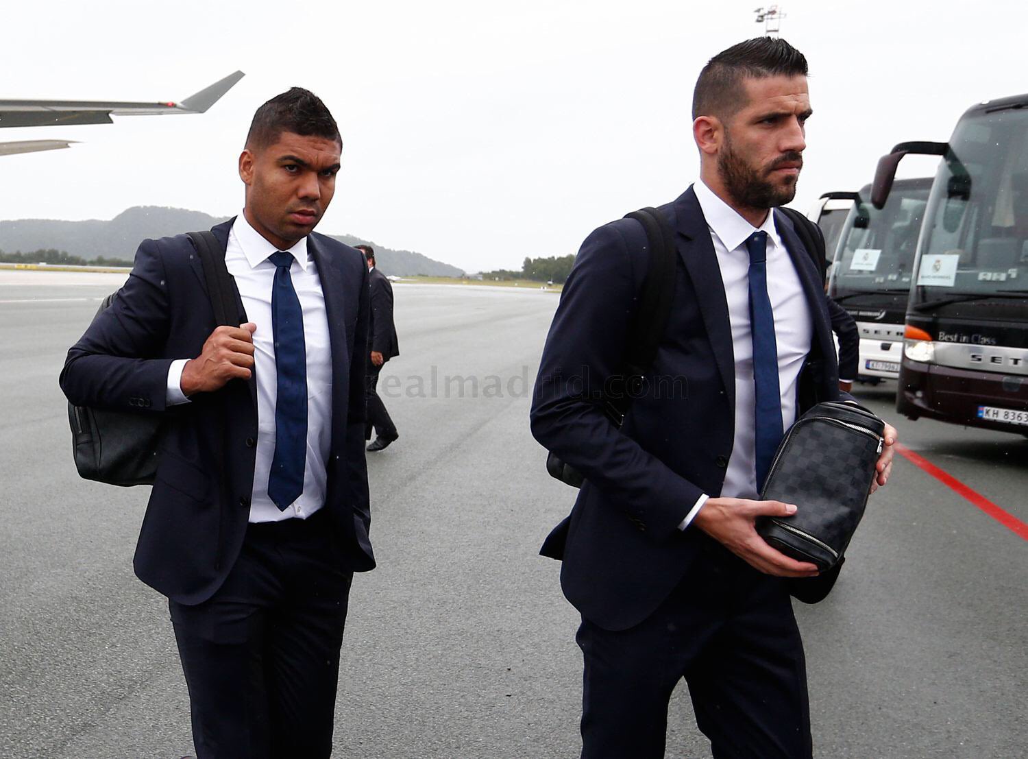 CpV08HwWAAAfbHH.jpg:large