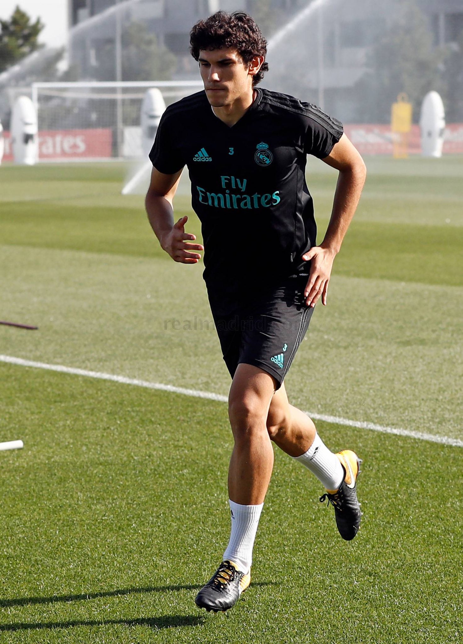 DIAIoKqWAAEuS43.jpg:large