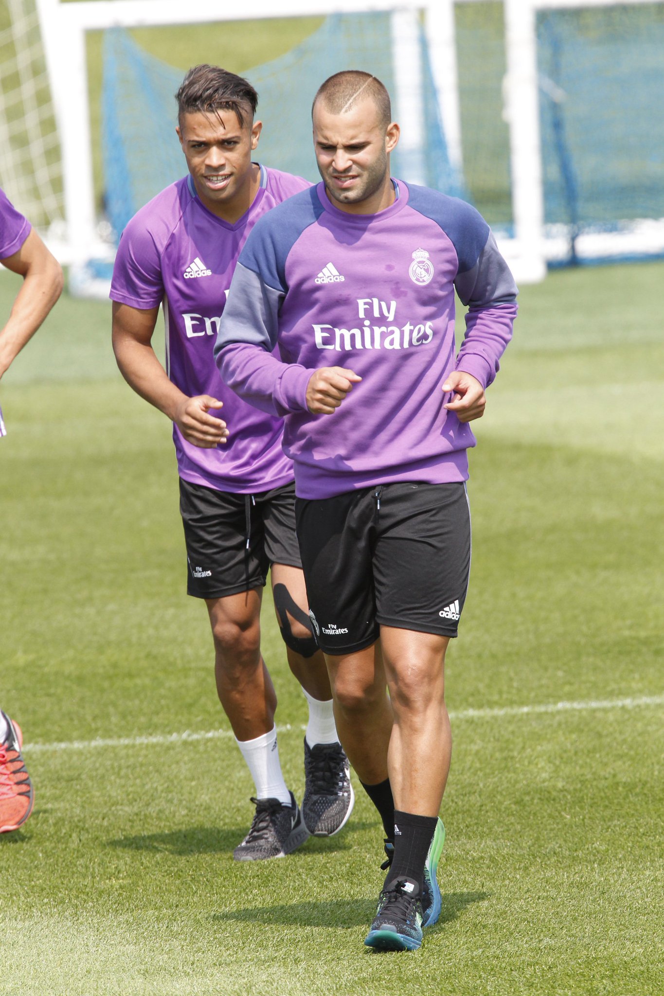 CoEG2z0XgAAFAh6.jpg:large