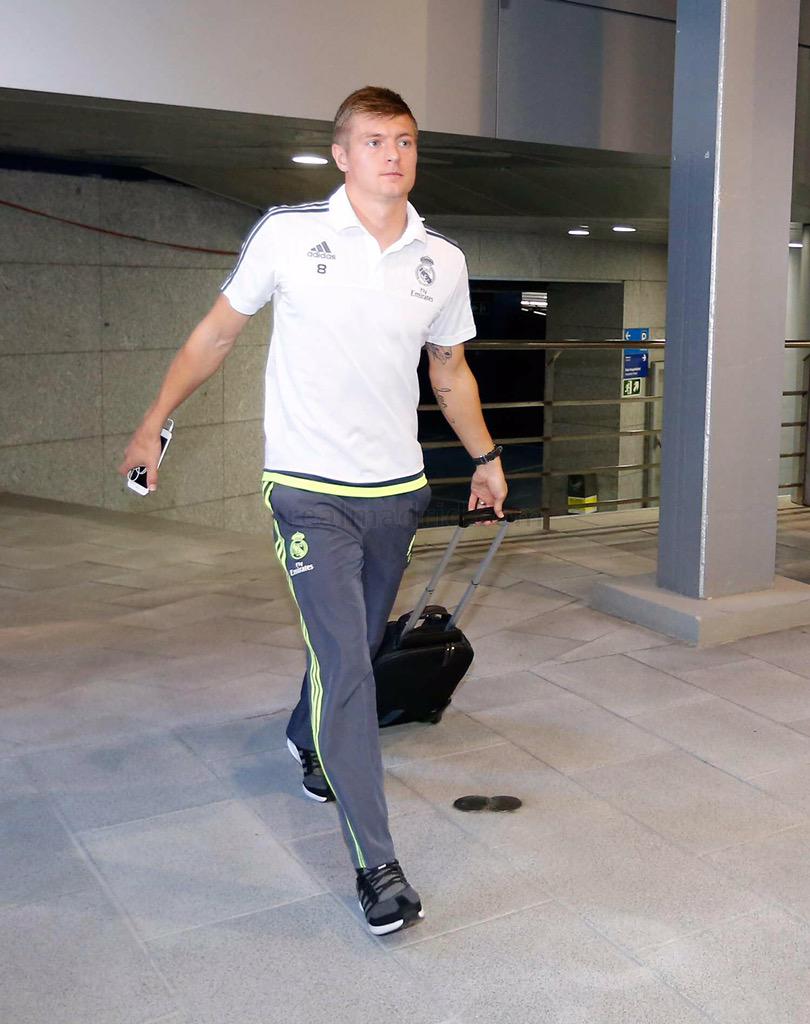 CPRQrR_WUAE2j_c.jpg:large