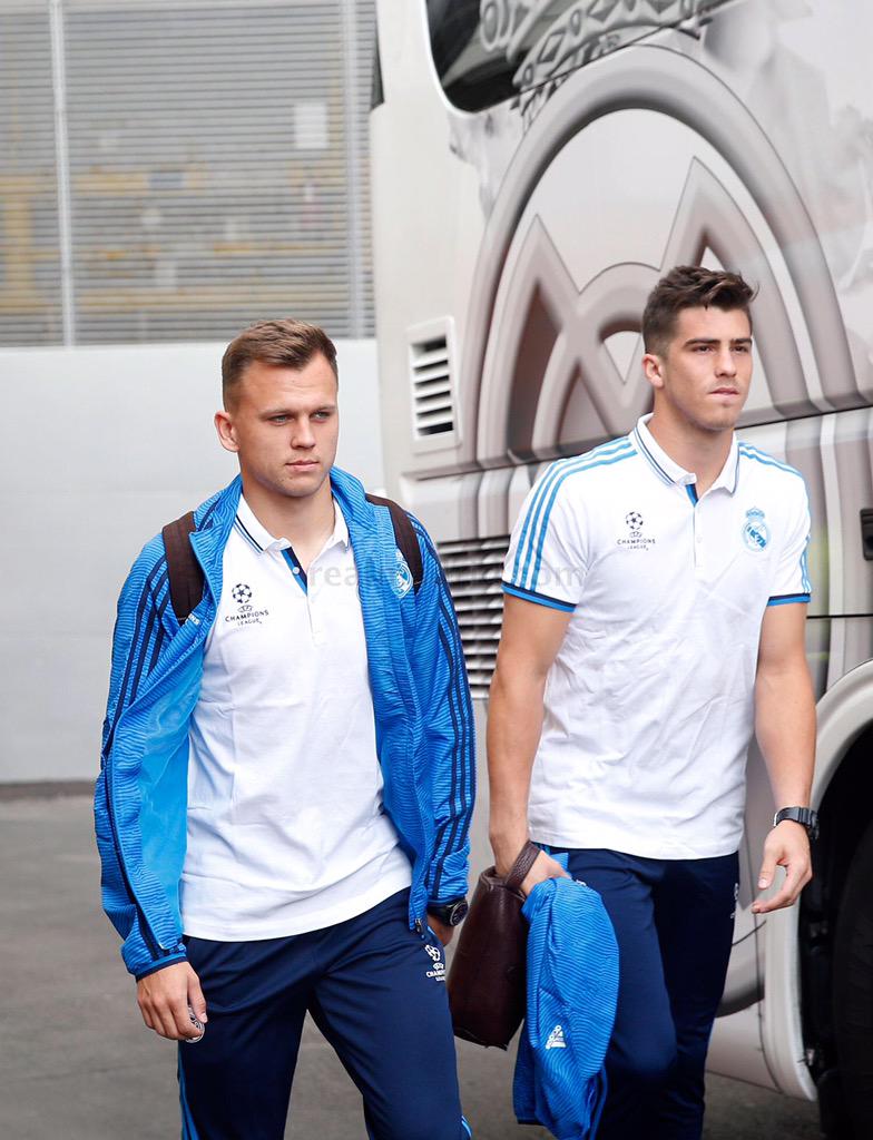 CO7ynKFW8AAiuFd.jpg:large