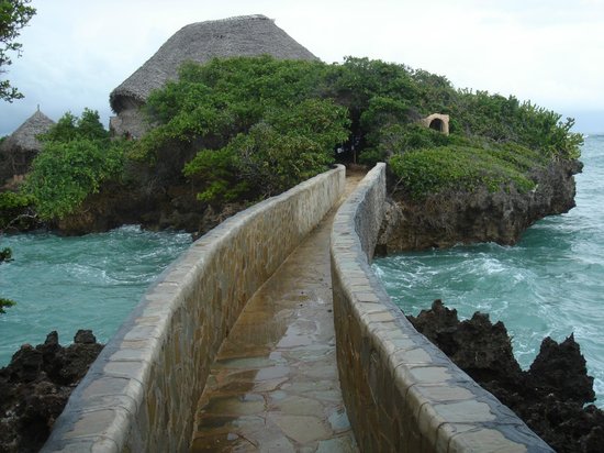 the-sands-at-chale-island.jpg