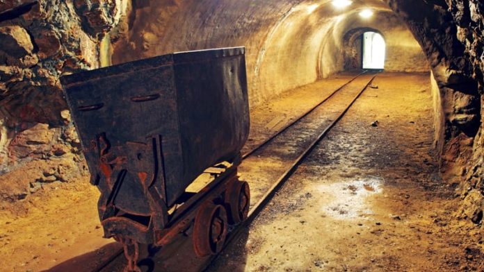 gold-mine-e1538550548239-696x392.jpg