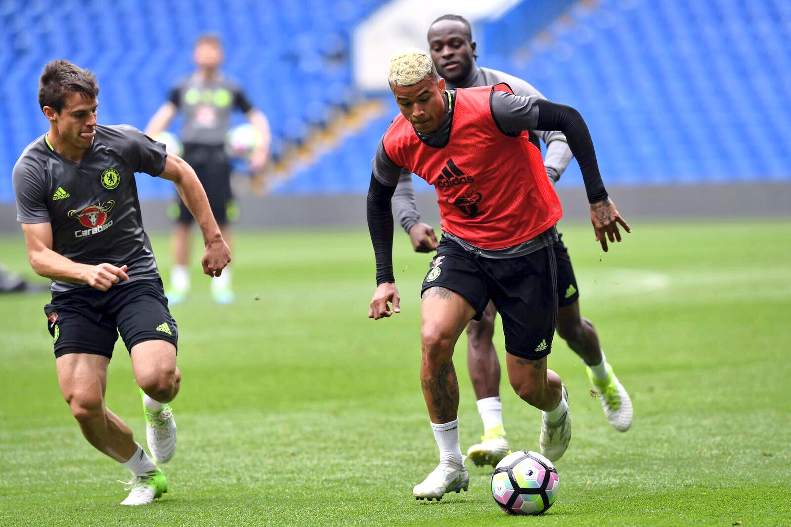 C_j2H-2XcAAf4Dz.jpg:large