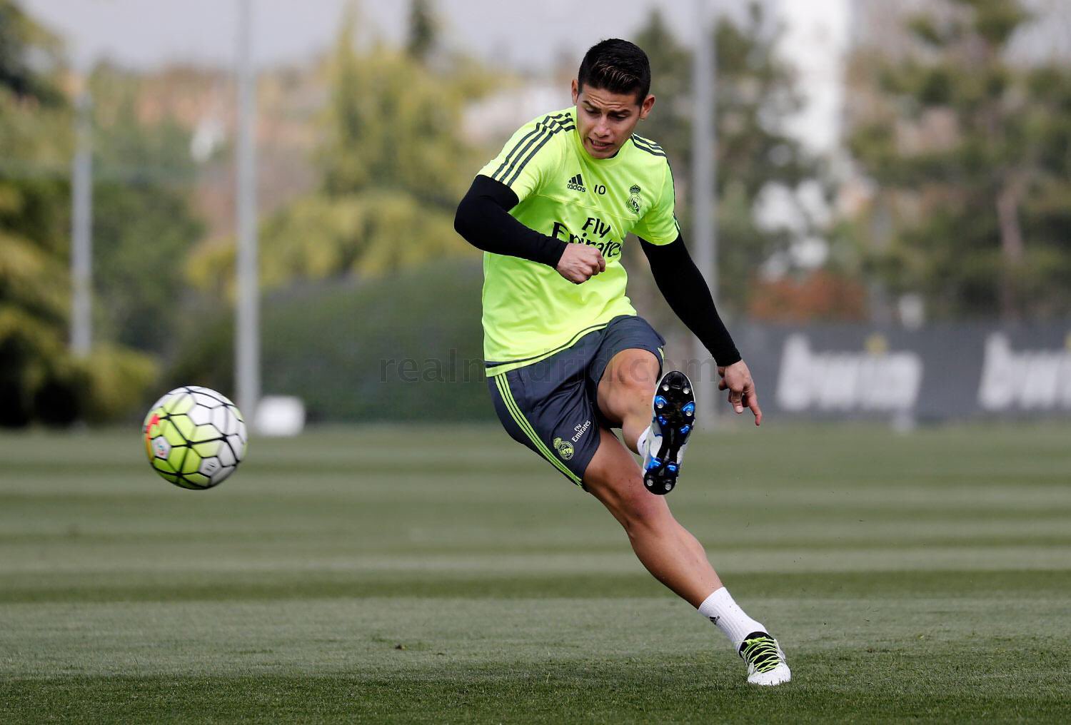 CgFFUR2WwAAMEKl.jpg:large