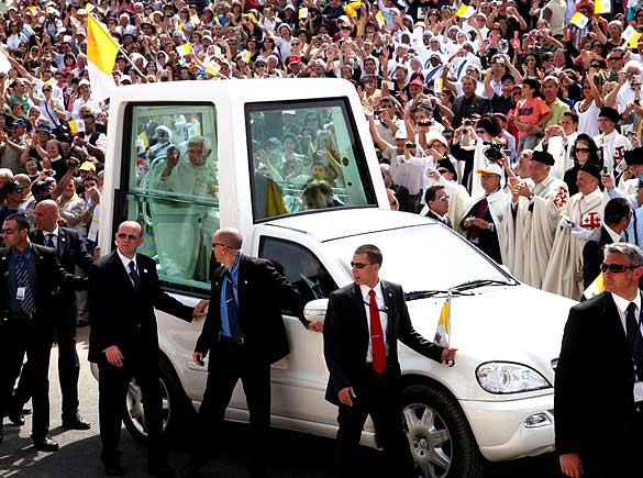 pope_14_05_0905_555021a.jpg