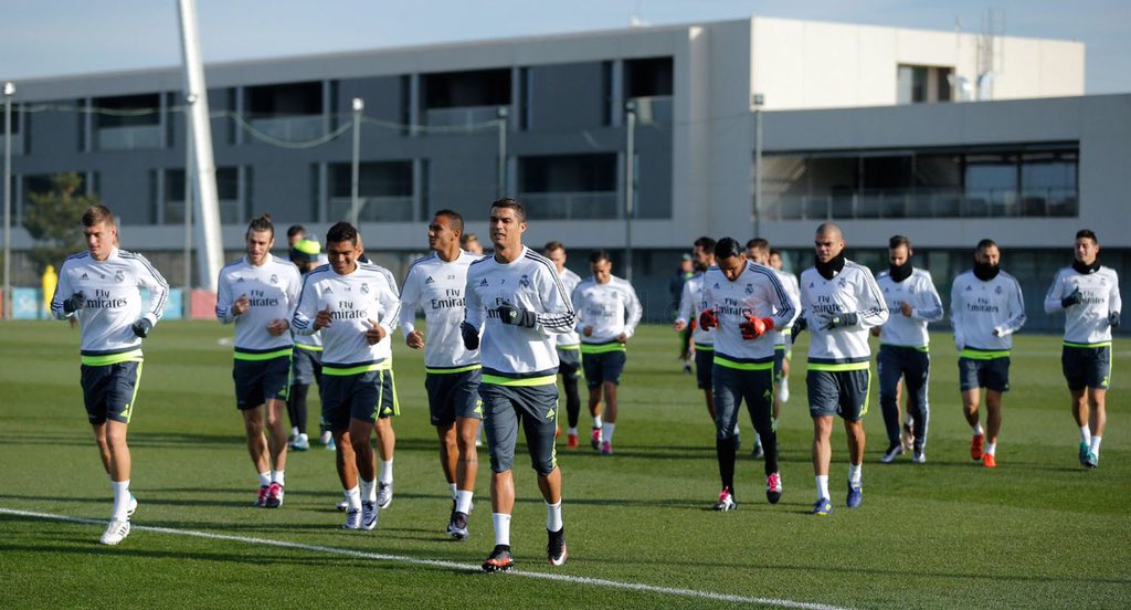 CVYbYYfUAAApOID.jpg:large