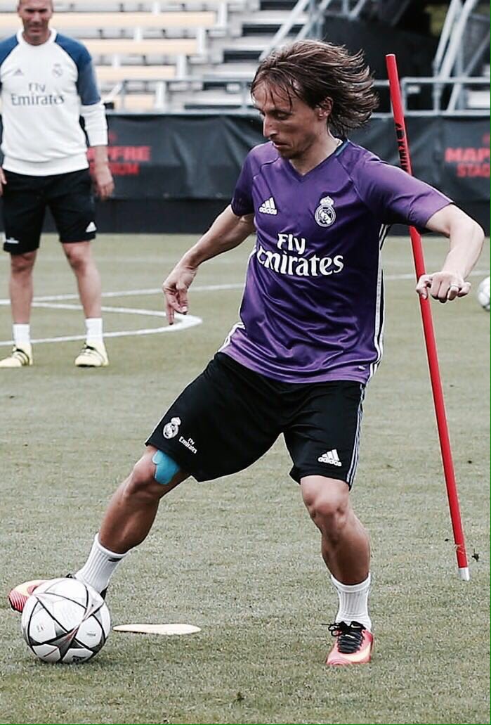 Coe6GCjWgAAd0mW.jpg:large