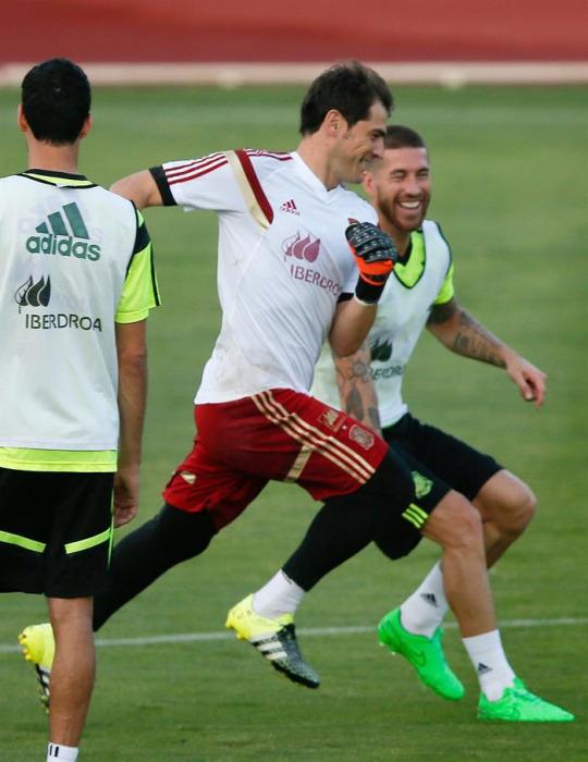 COAY39EWgAAA_gS.jpg:large