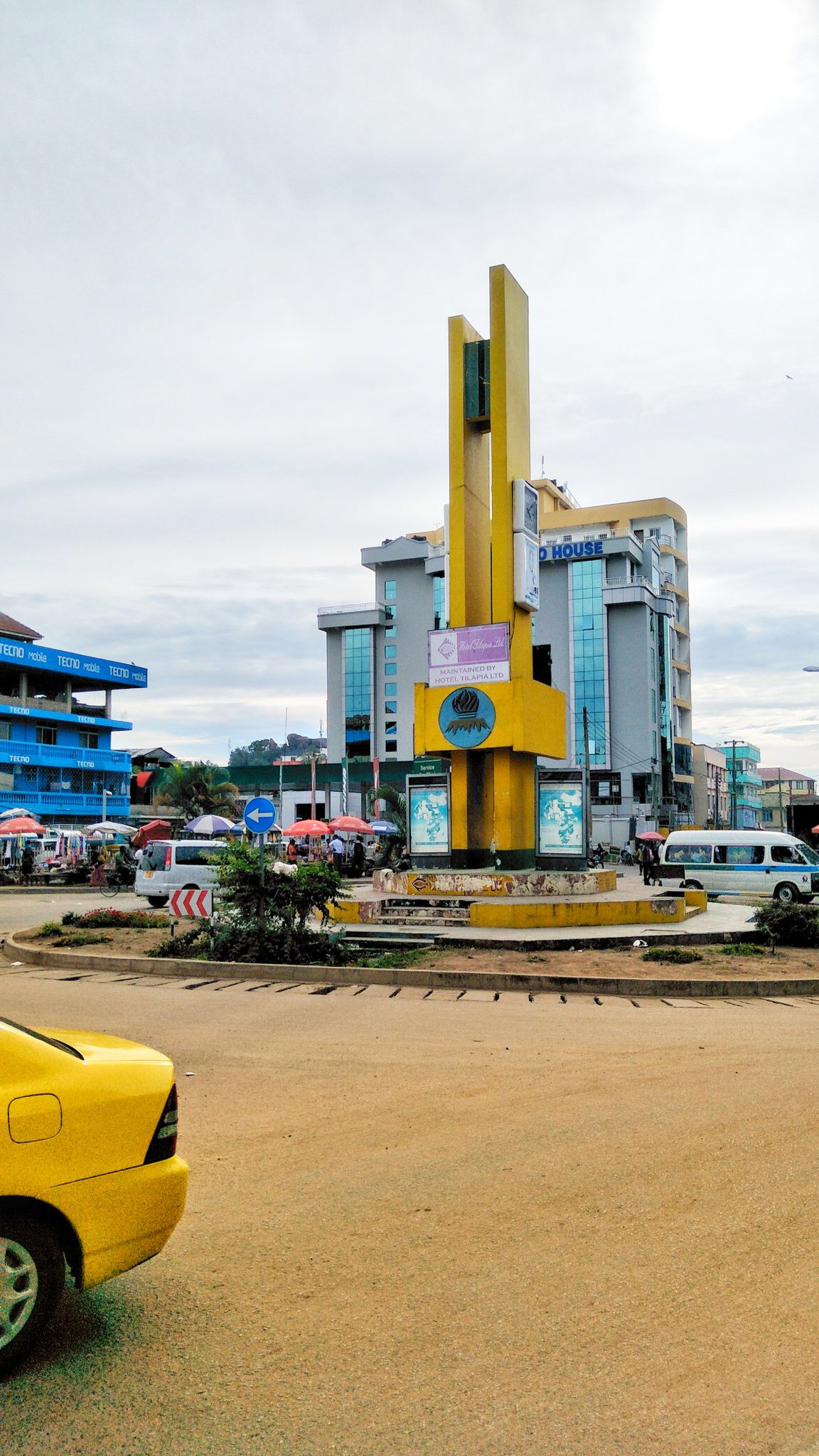 DbpBsx_XcAYSkXF.jpg:large