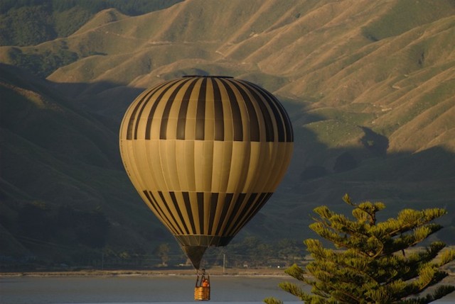hot-air-balloon-winelands.jpg
