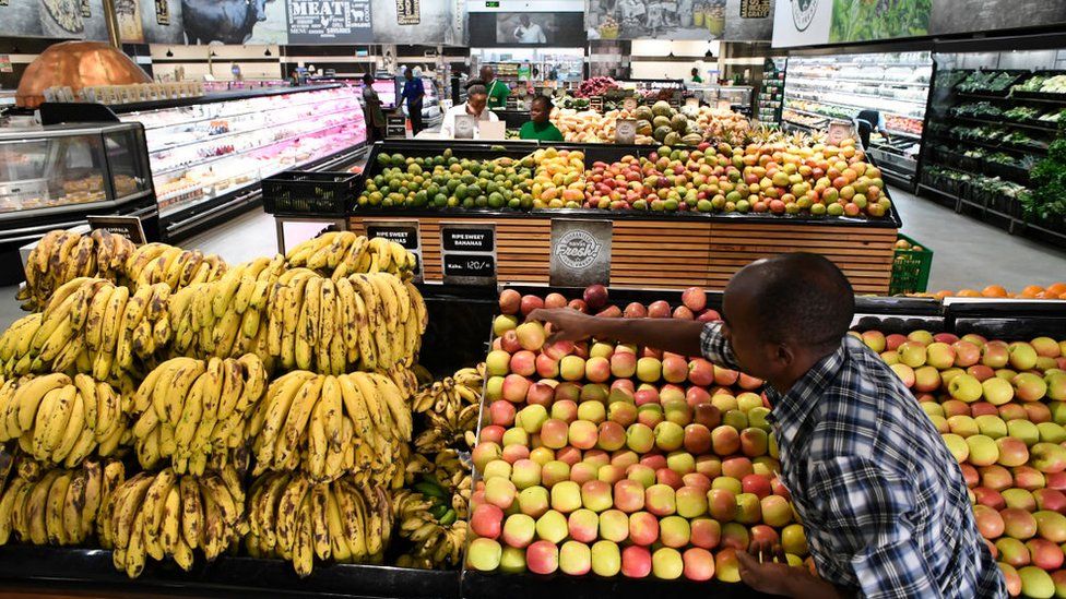 Carrefour in Kenya: The true price of the discounts - BBC News