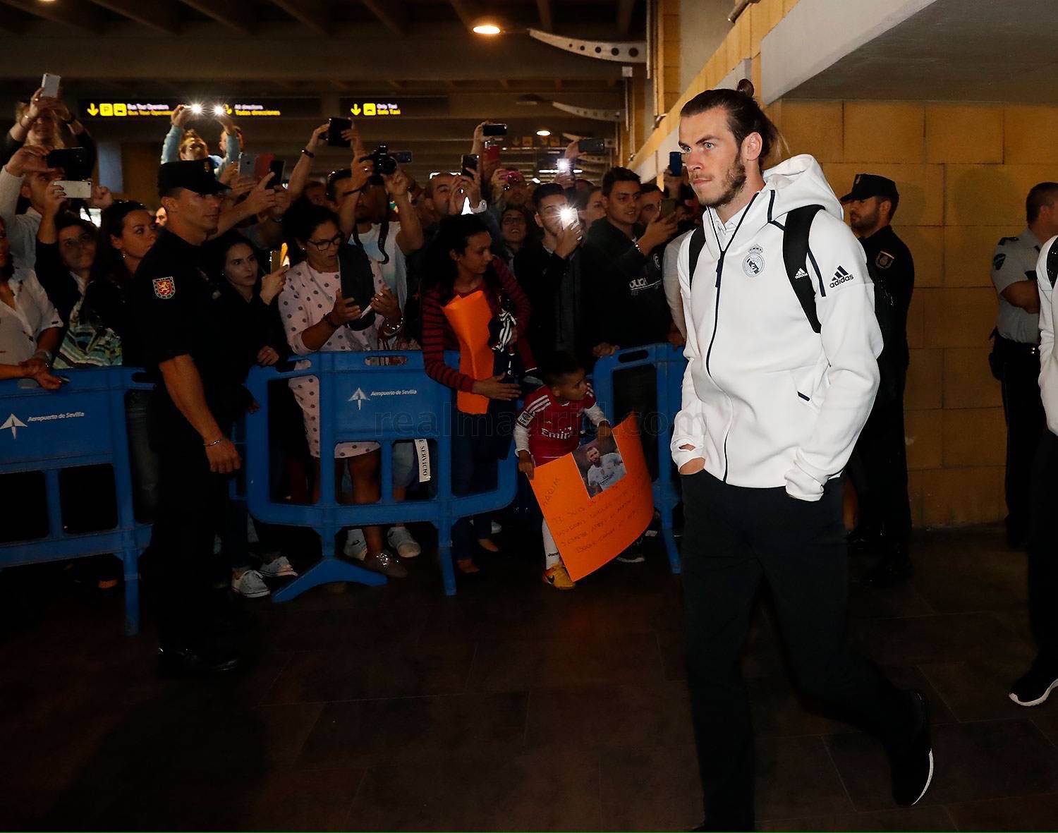 CuzaMrfWEAAGrAQ.jpg:large