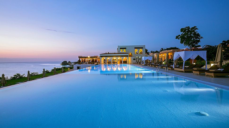 010929-02-pool-night.jpg