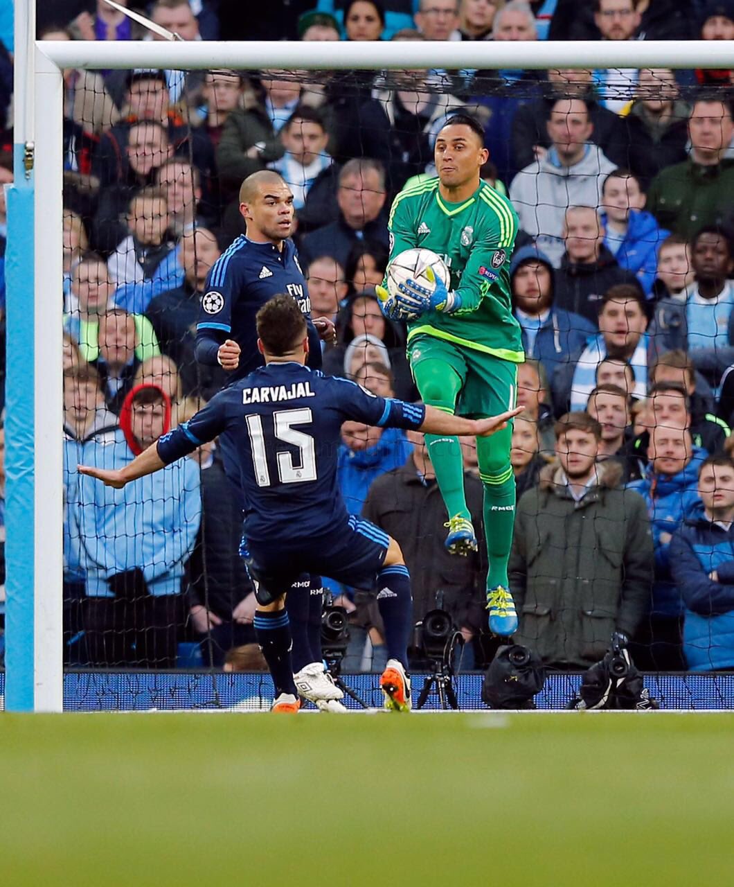 ChACz5dU4AA6-8Q.jpg:large