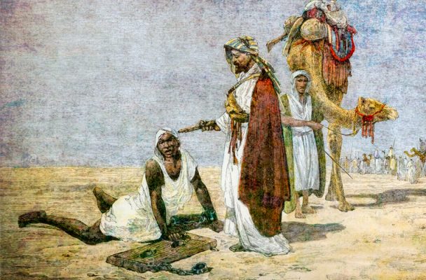 Biashara ya watumwa katika Sahara na kuvuka Bahari ya Hindi pia ina historia ndefu, kuanzia na udhibiti wa njia za bahari na wafanyabiashara Waislamu wa Kiarabu na Kiswahili kwenye Pwani ya Kiswahili wakati wa karne ya tisa Wafanyabiashara hawa waliwateka watu wa Kibantu (Zanj) kutoka ndani ya Kenya ya leo, Msumbiji, na Tanzania
