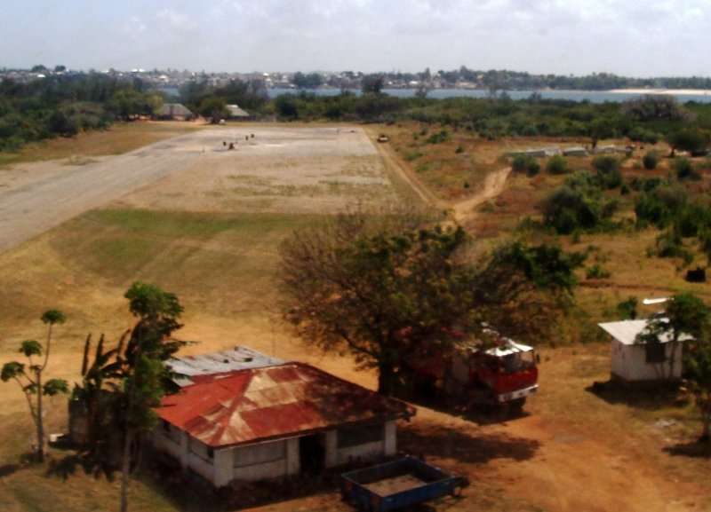 AGwed-Lamu-runway-092208.jpg