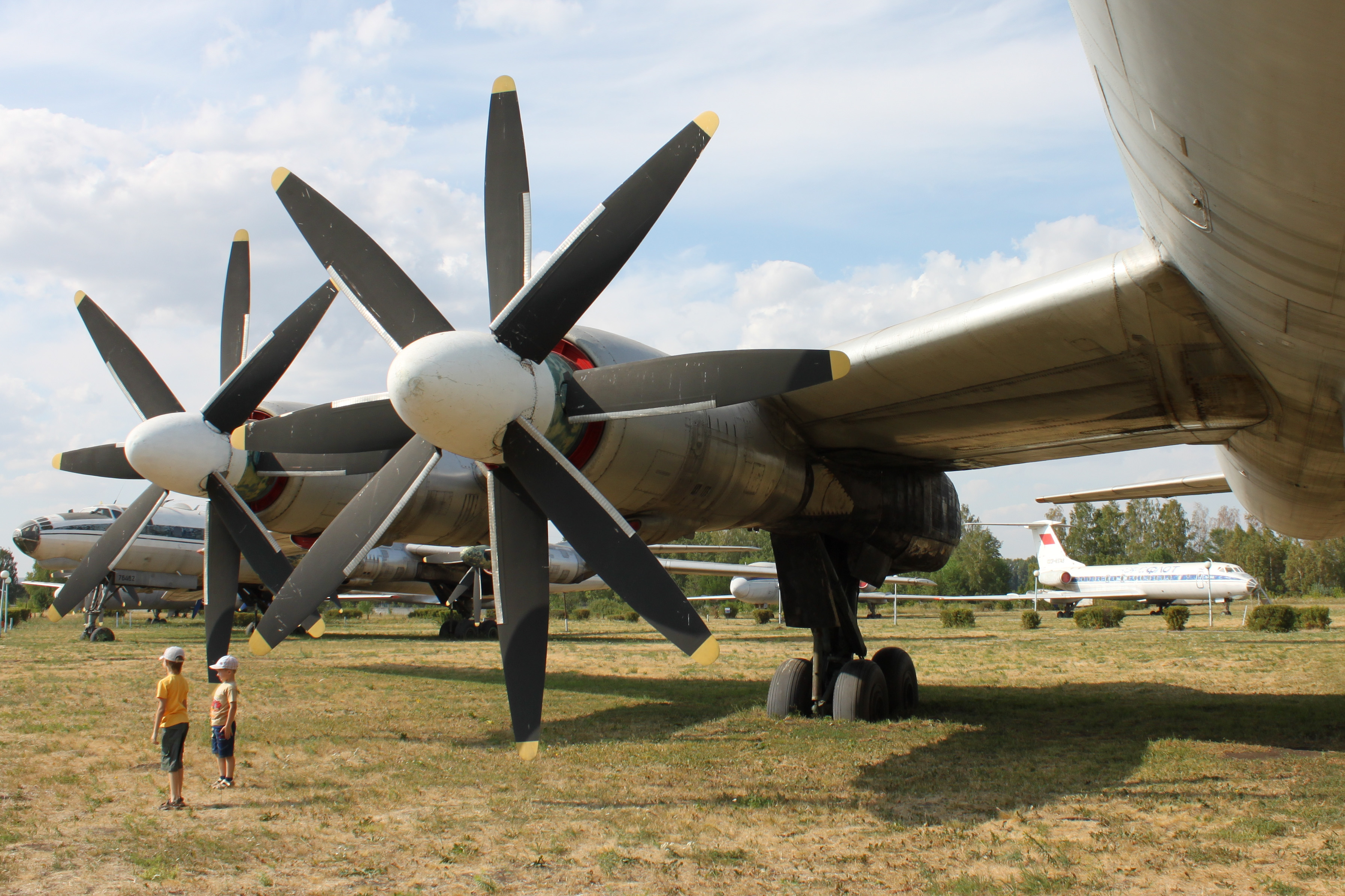 TU-114_engines.jpg