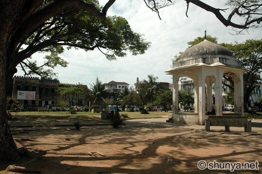 ForodhaniGardens2.jpg