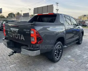 Toyota Hilux 2022 Gray