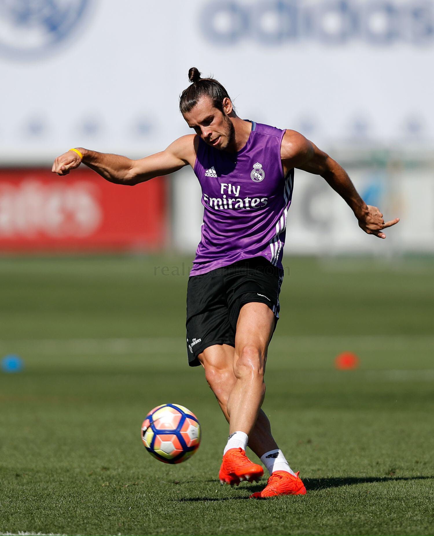 Cr5-9IYXEAAB3Bx.jpg:large