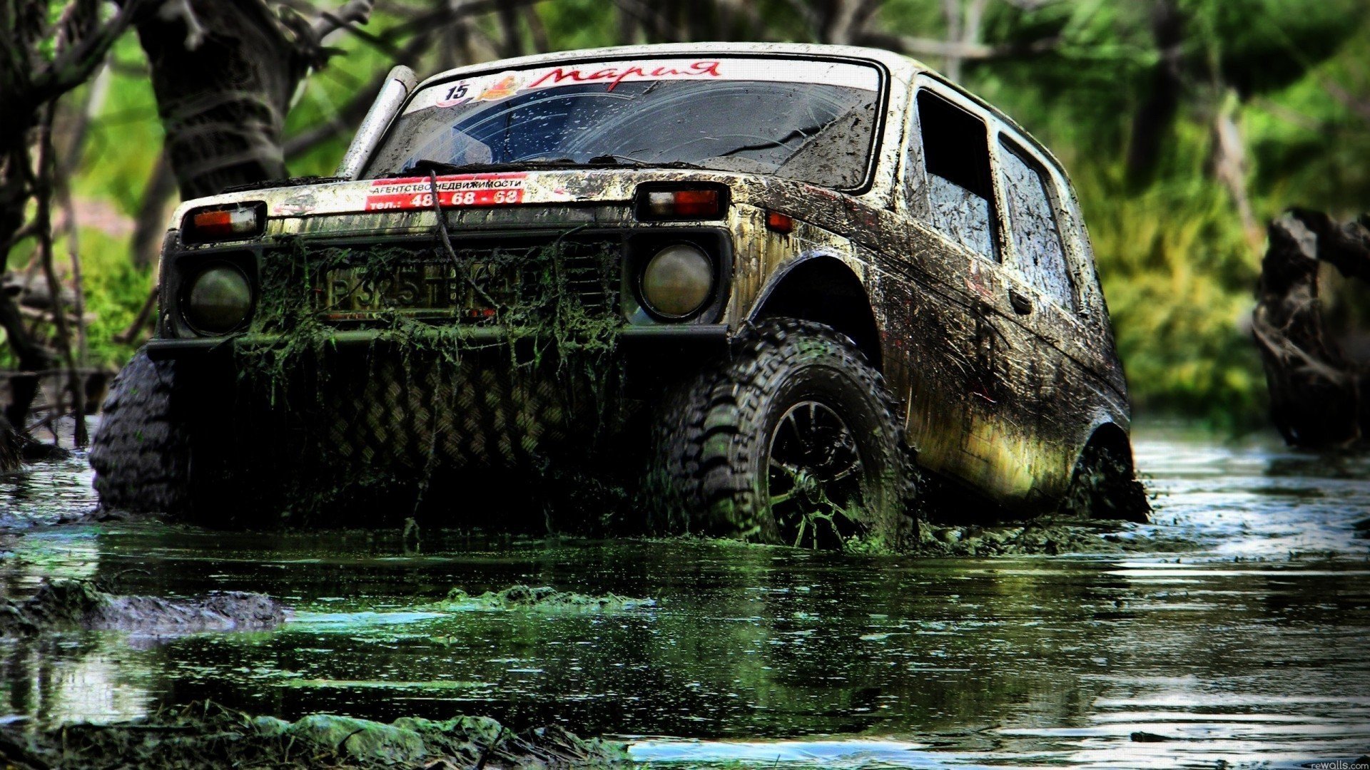 301549-Truck-mud-dirty-water-LADA-lada_niva.jpg