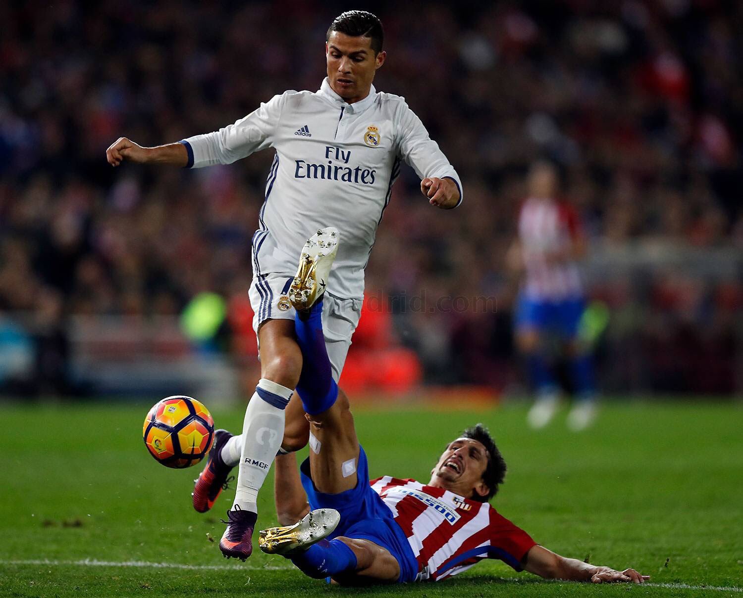 CxsrT7AXcAASBAB.jpg:large