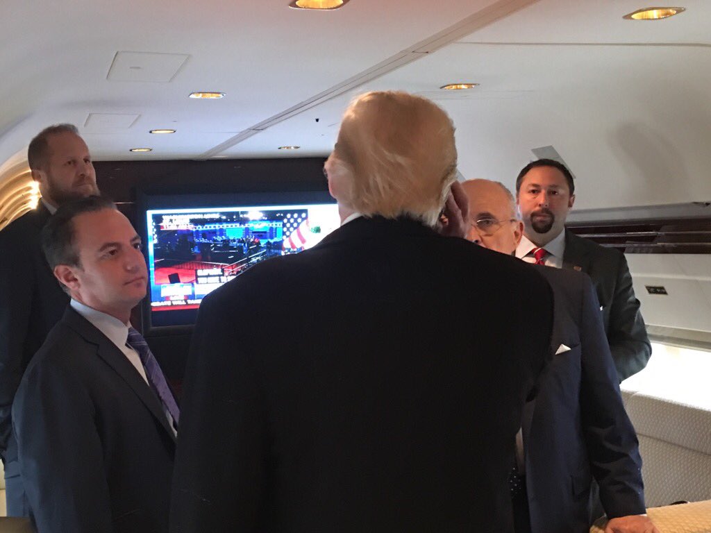 CuVtsAWWAAAnud9.jpg:large