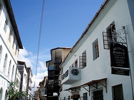 440px-Entering_the_old_town%2C_Mombasa.jpg