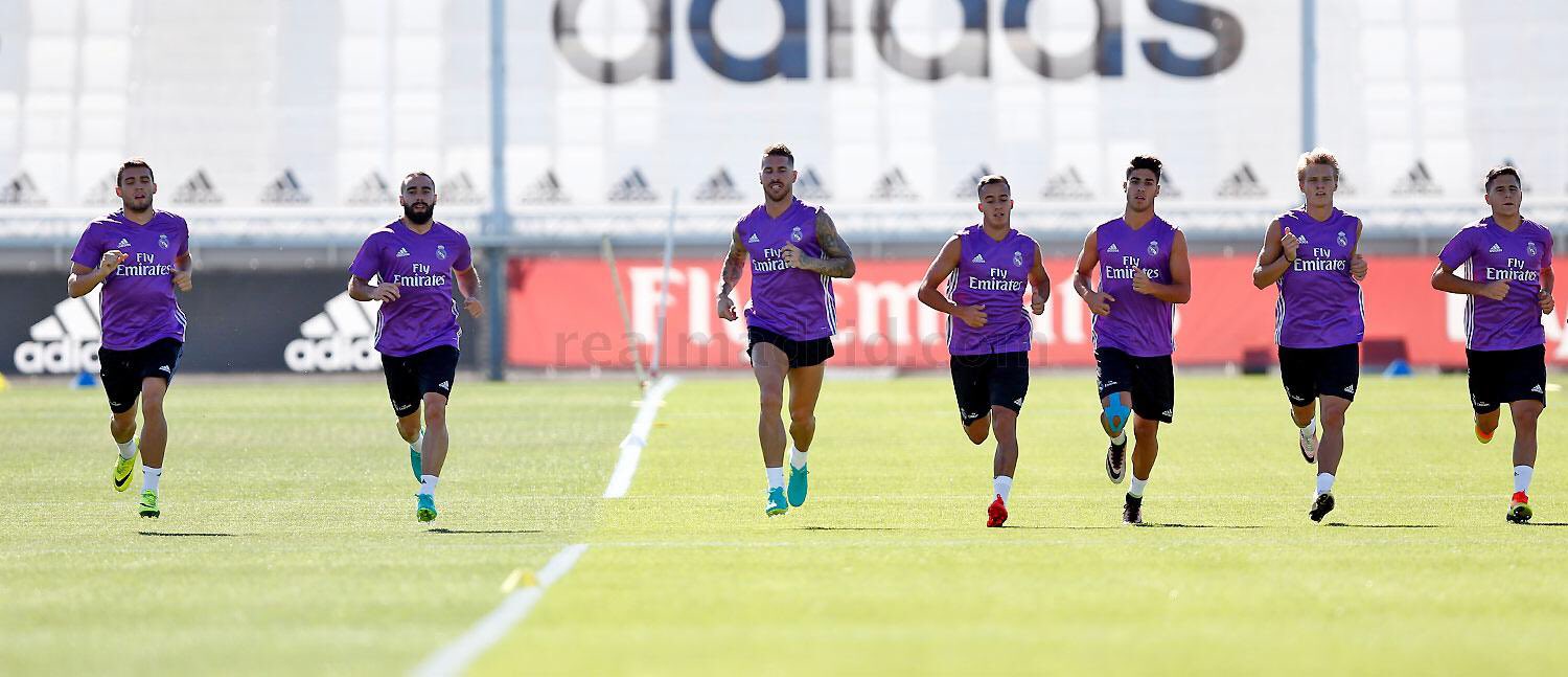 CpMTpFNWgAEN4Kn.jpg:large