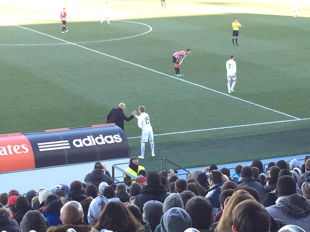 B9VeD2zIEAA-iXa.jpg:large