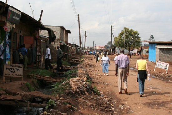 strasse-im-slum.jpg